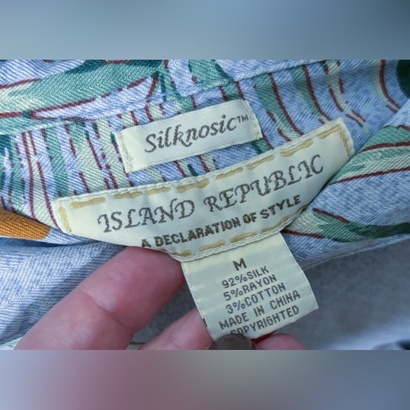 Island Republic Silk Blend Floral Hawaiian Shirt Medium Tropical Aloha Summer - Picture 3 of 4